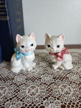 White Porcelain Kitten Figurine Salt & Pepper Shakers